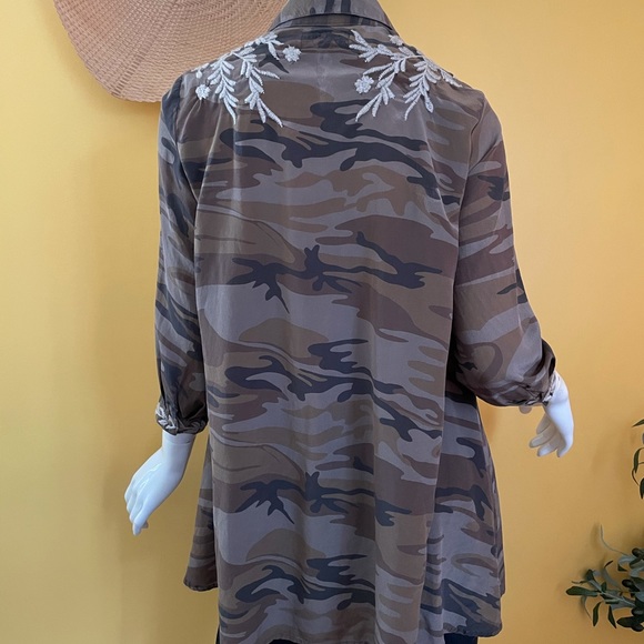 JOHNNY WAS Oversized large ollive lagenlook embroidered silk button down top - Picture 2 of 10